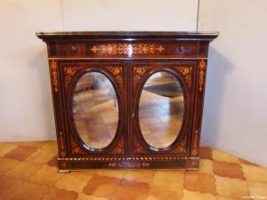 CREDENZA DE DUAS PORTAS ESTILO CARLO X JACARANDÁ ÉPOCA 1800 RESTAURADA